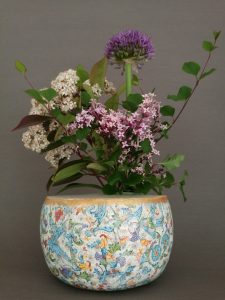 Vase aus Pappmachee