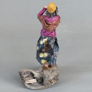 Emilia_Skulptur aus Pappmachee_3
