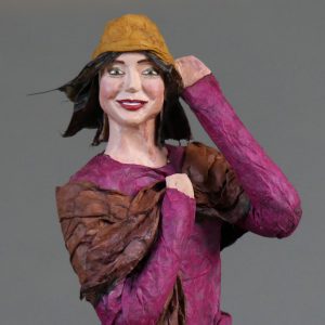 Emilia_Skulptur aus Pappmachee_4