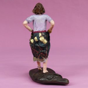 Femke_Skulptur aus Pappmachee_1