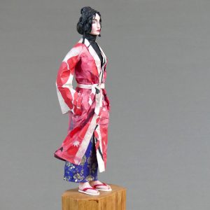 Michiko_Skulptur aus Pappmachee_1