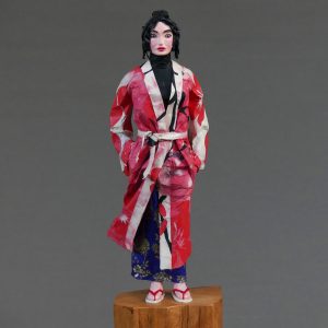 Michiko_Skulptur aus Pappmachee_2