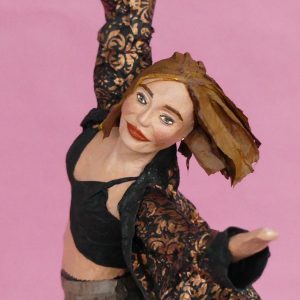 Viola_Skulptur aus Pappmachee_1