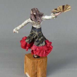 Valeria_Skulptur aus Pappmachee_4